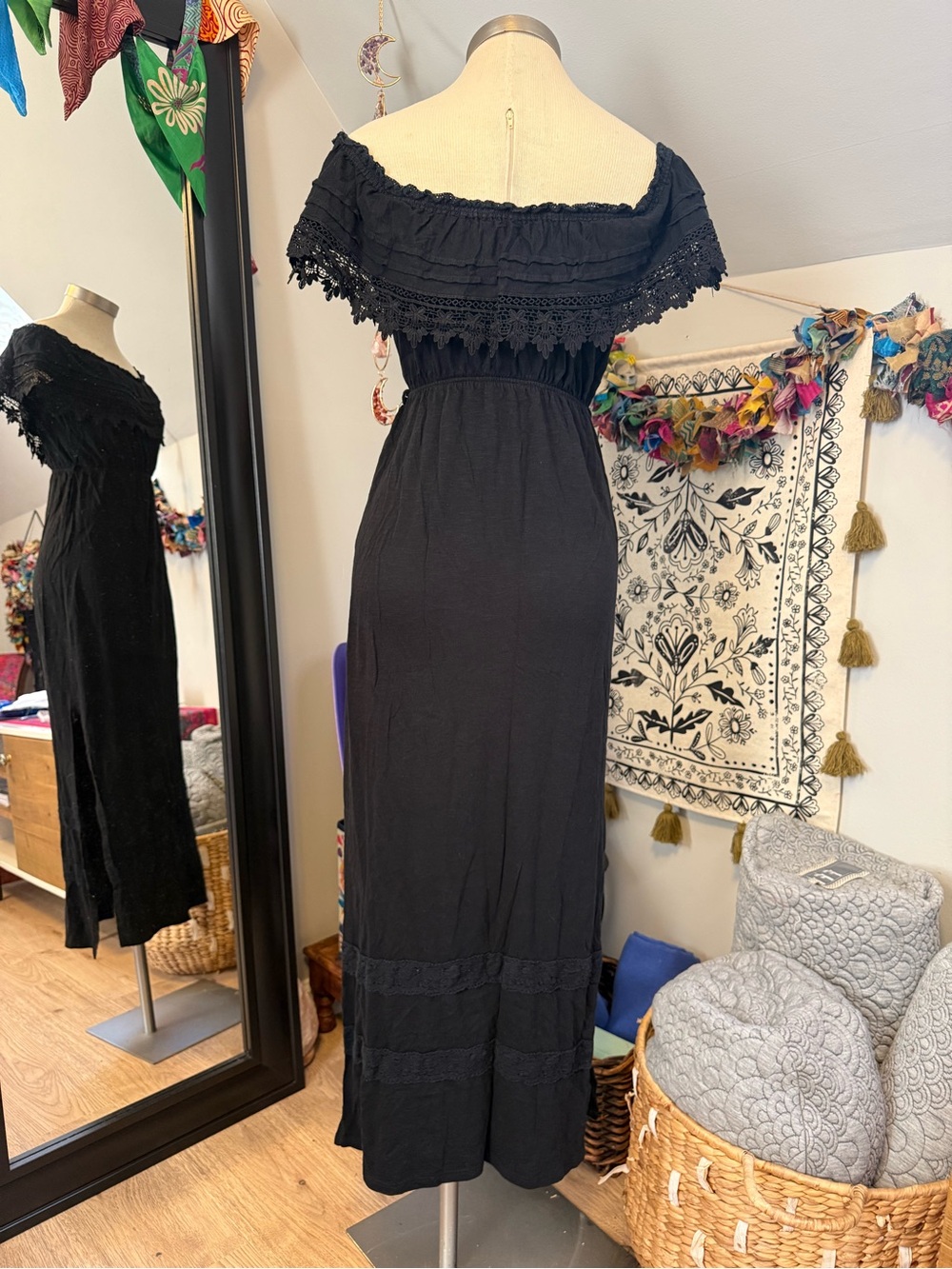 Olga Black Off-Shoulder Maxi Dress with Lace Trim - Picture 5 of 8